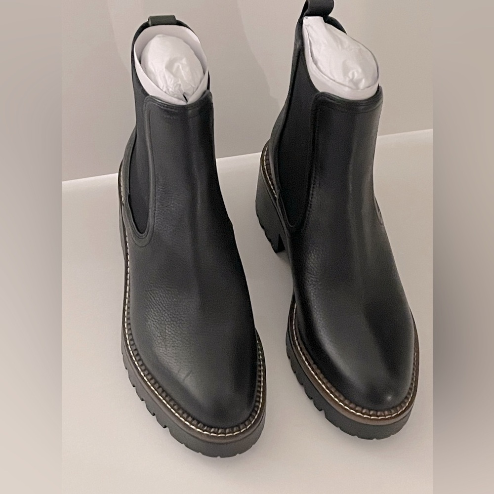 Mia water resistant Chelsea lug boots size 9 for women
